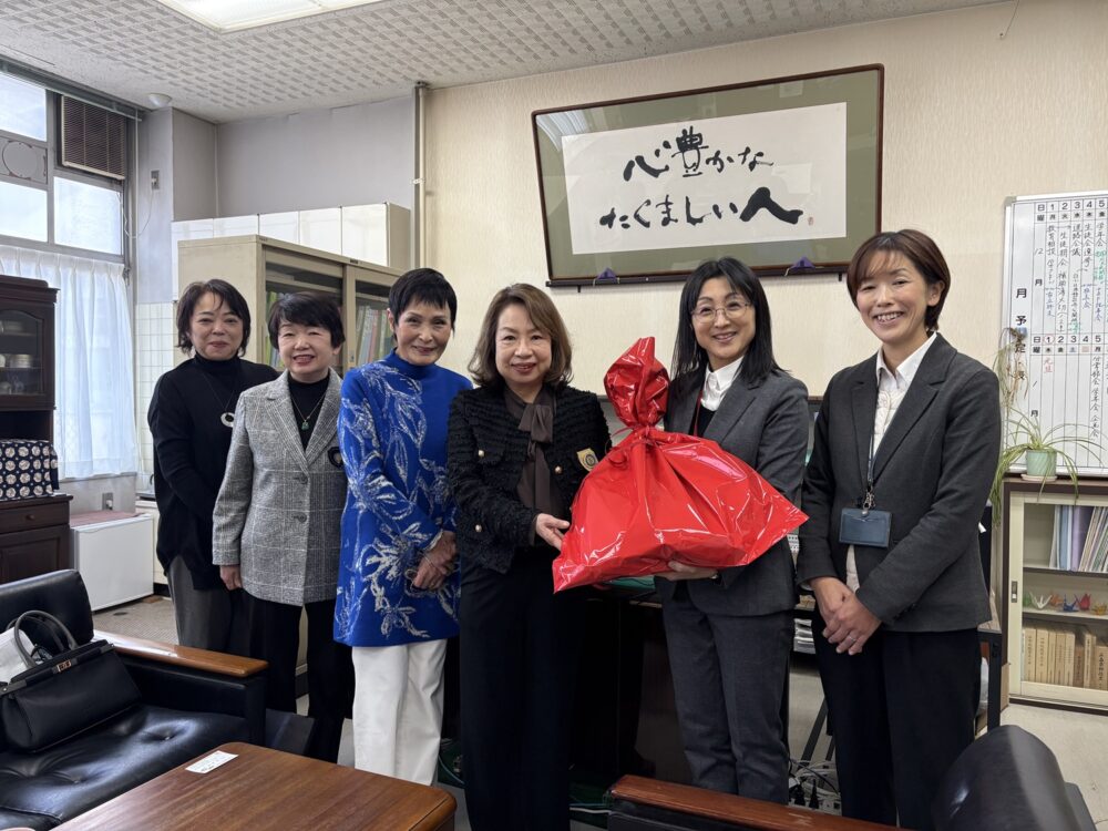 広島市立幟町中学校 帰国・入国生徒学習教室へ寄贈